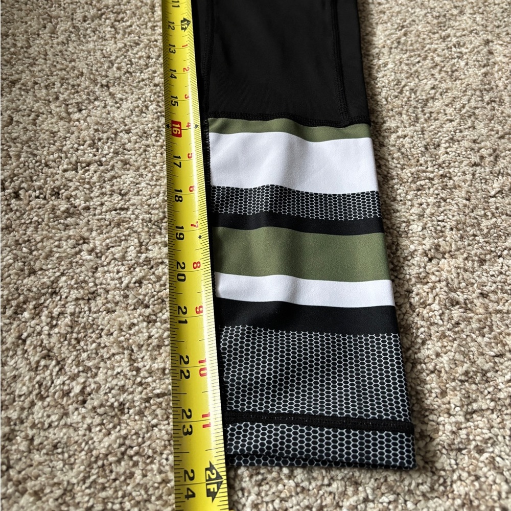 Sarah's Day x White Fox Active Leggings Luxe Stripped High Rise Size Medium - Picture 8 of 8
